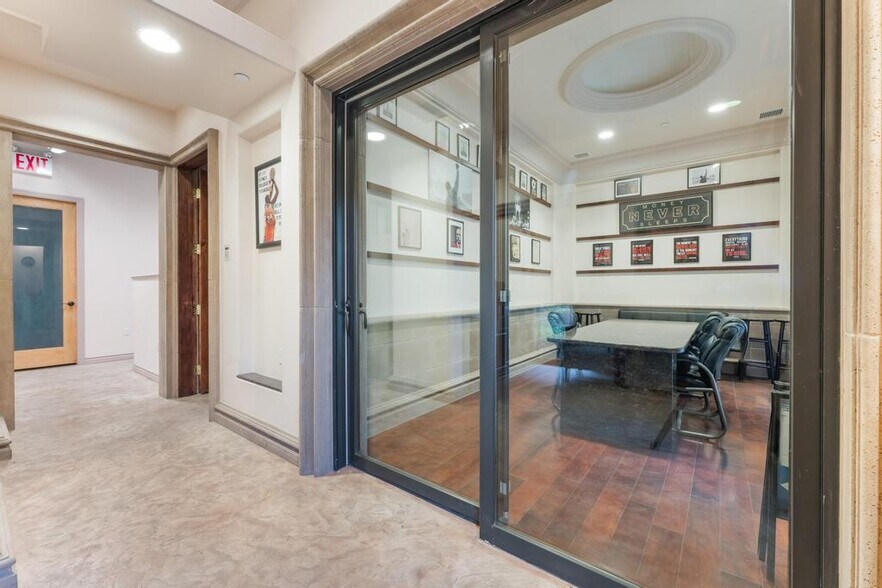 More Photos Of 6230 McLeod Dr, Las Vegas Medical For Lease