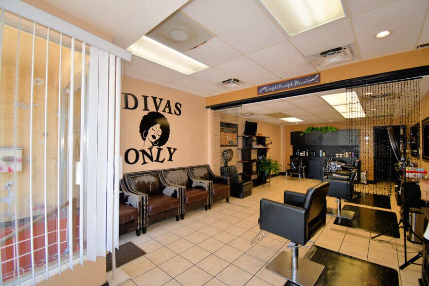 More Photos Of 128 E Orange Ave, Lake Wales General Retail For Sale