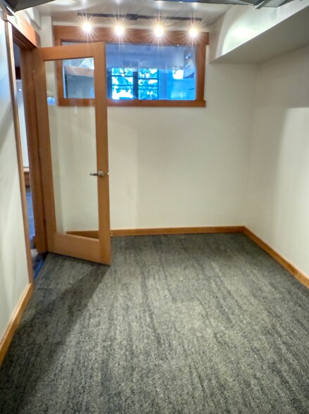 More Photos Of 213 3rd St, Hood River Storefront For Lease