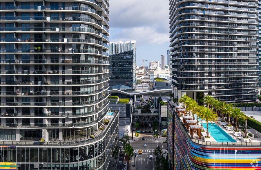 More Photos Of 25 SW 9th St, Miami Office Residential For Lease