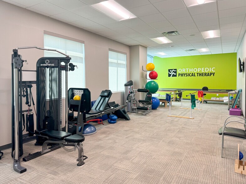 More Photos Of 1021 Darrington Dr, Cary Medical For Lease