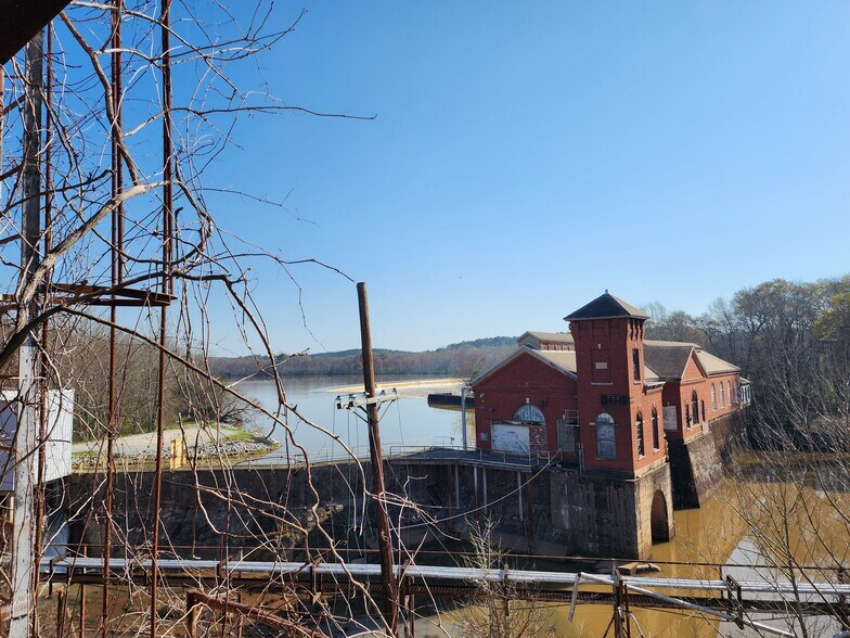 More Photos Of 20th AVE, Valley Light Manufacturing For Sale