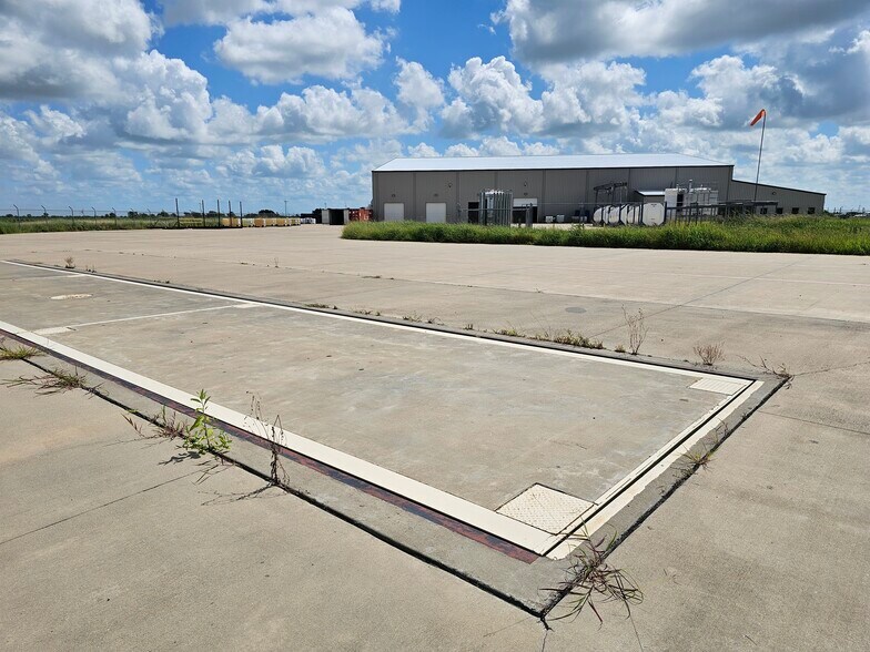 More Photos Of 51 County Road 171, Bay City Manufacturing For Sale