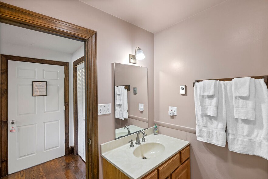 More Photos Of 40 Hospital Rd, Gettysburg Hotel For Sale