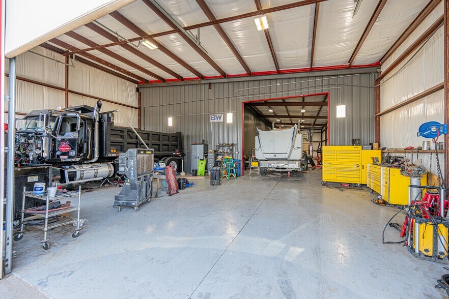 More Photos Of 5800 N Moss Ave, Odessa Warehouse For Sale