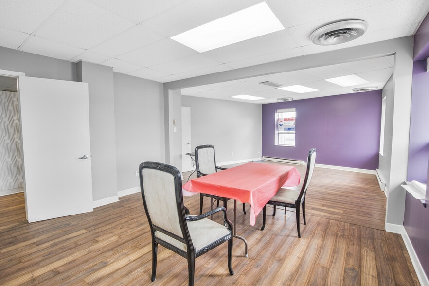 More Photos Of 169-175 St Saint-Georges, Saint-Jérôme Storefront Retail Office For Sale