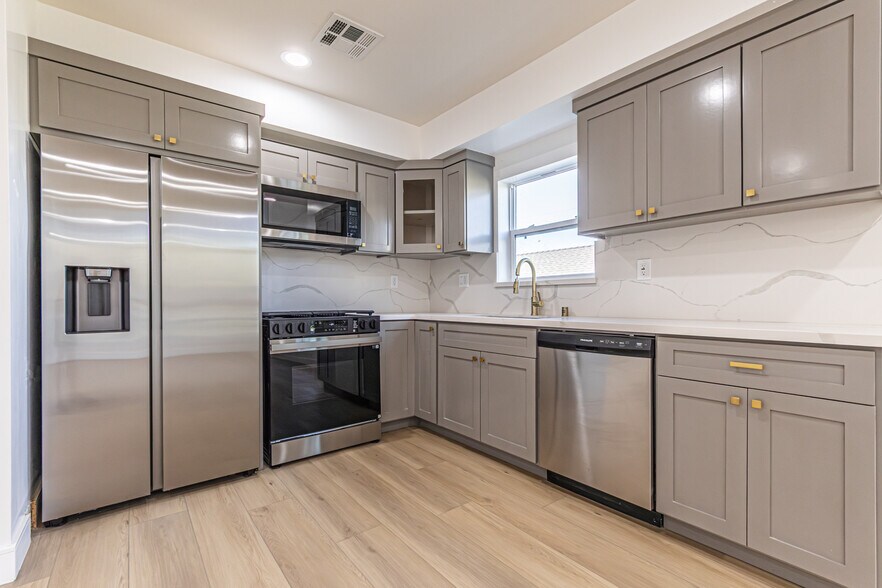 More Photos Of 5436 Romaine St, Los Angeles Apartments For Sale