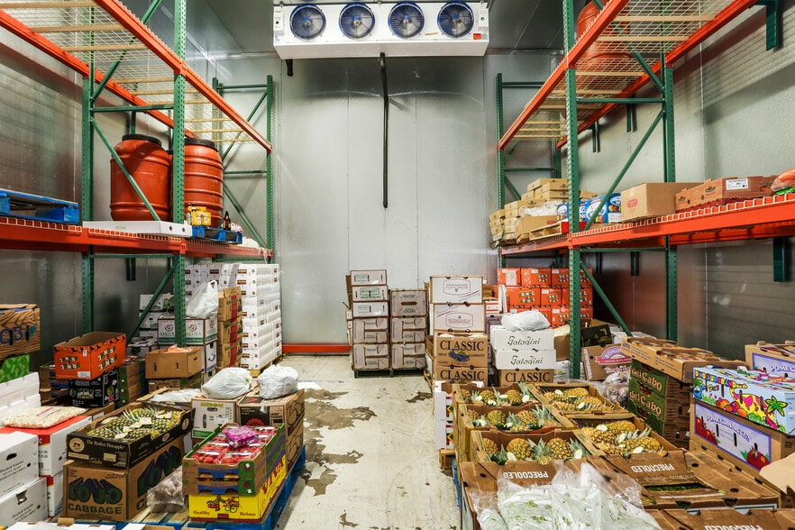 More Photos Of 645 W Broadway, Glendale Distribution For Lease