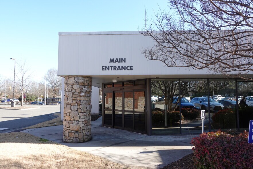 More Photos Of 3901 N Roxboro St, Durham Medical For Lease