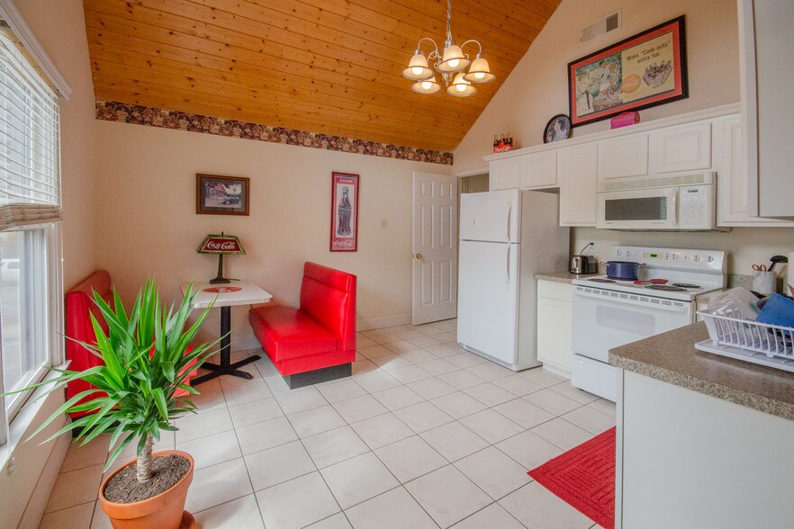 More Photos Of 892 Edelweiss Strasse, Helen Hotel For Sale