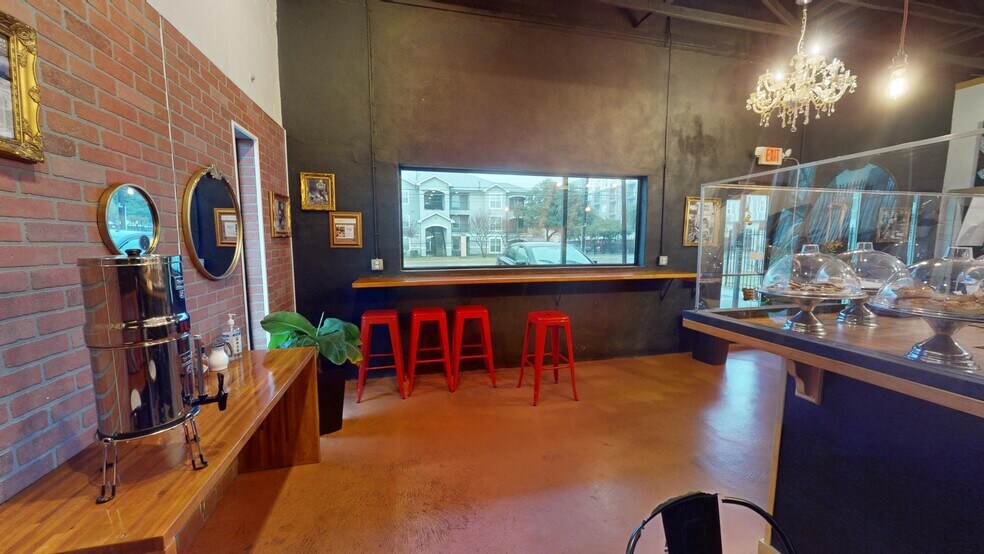 More Photos Of 1700 Montopolis Dr, Austin Freestanding For Lease