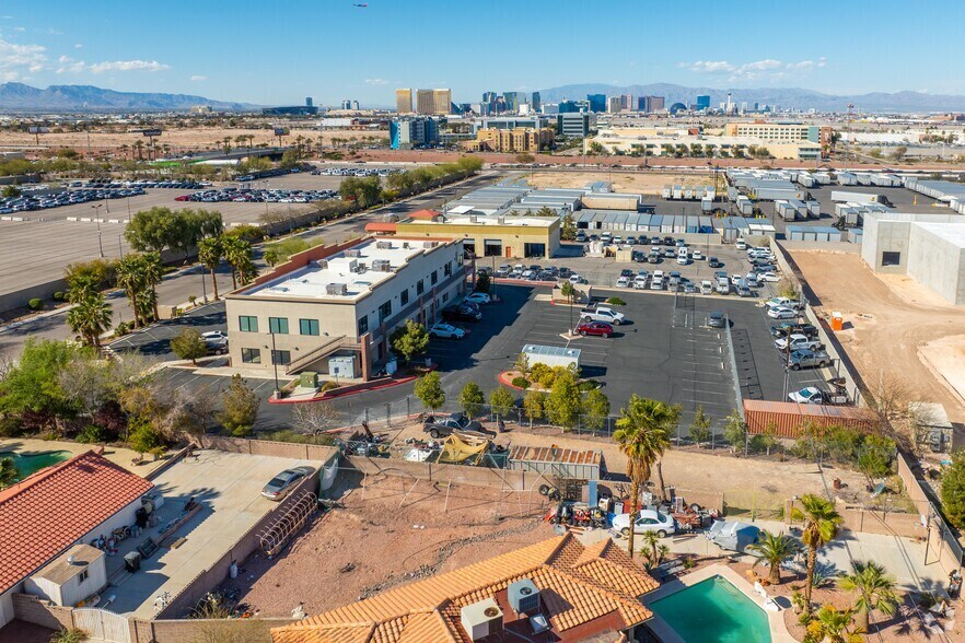 More Photos Of 7080 La Cienega St, Las Vegas Office For Sale