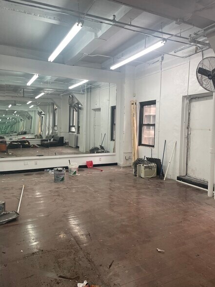 More Photos Of 344 W 38th St, New York Office For Lease