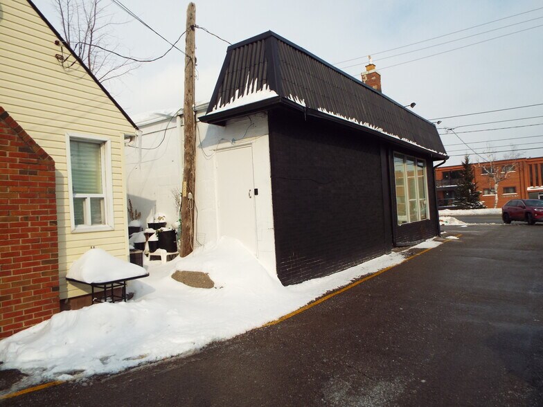 More Photos Of 944A Simcoe St N, Oshawa Freestanding For Lease