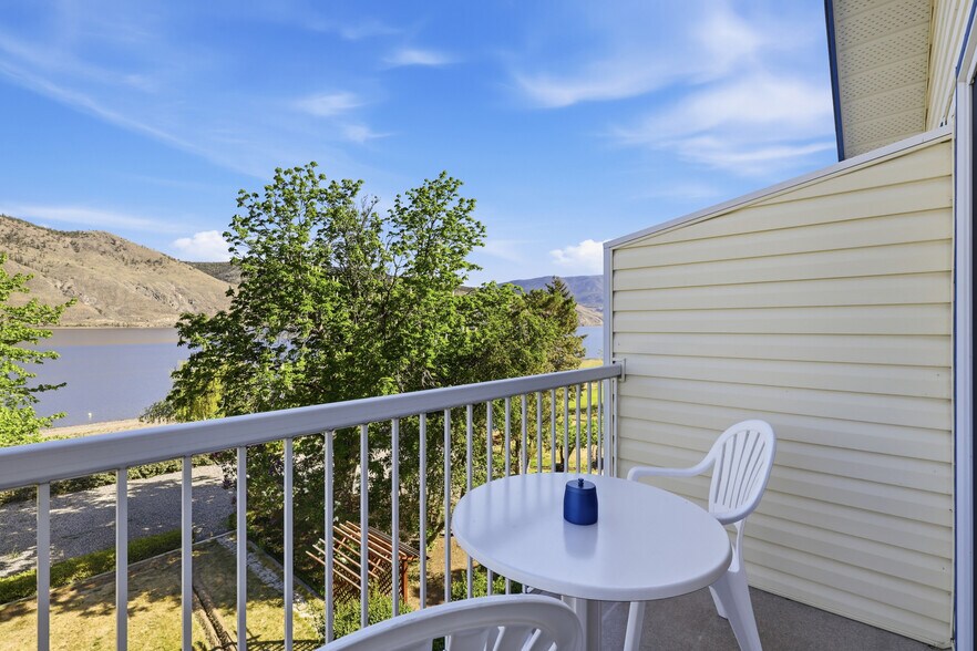 More Photos Of 7001 Savona Access Rd, Thompson-Nicola Hotel For Sale