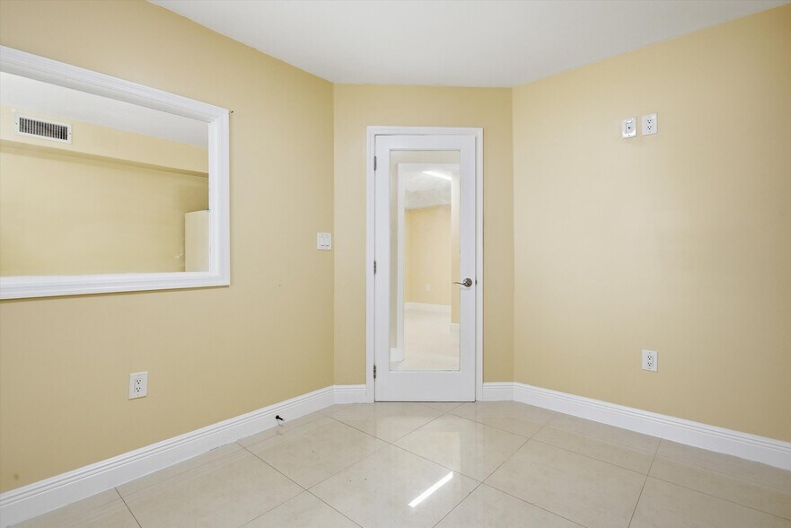 More Photos Of 3240 NW 7th St, Miami Office For Sale