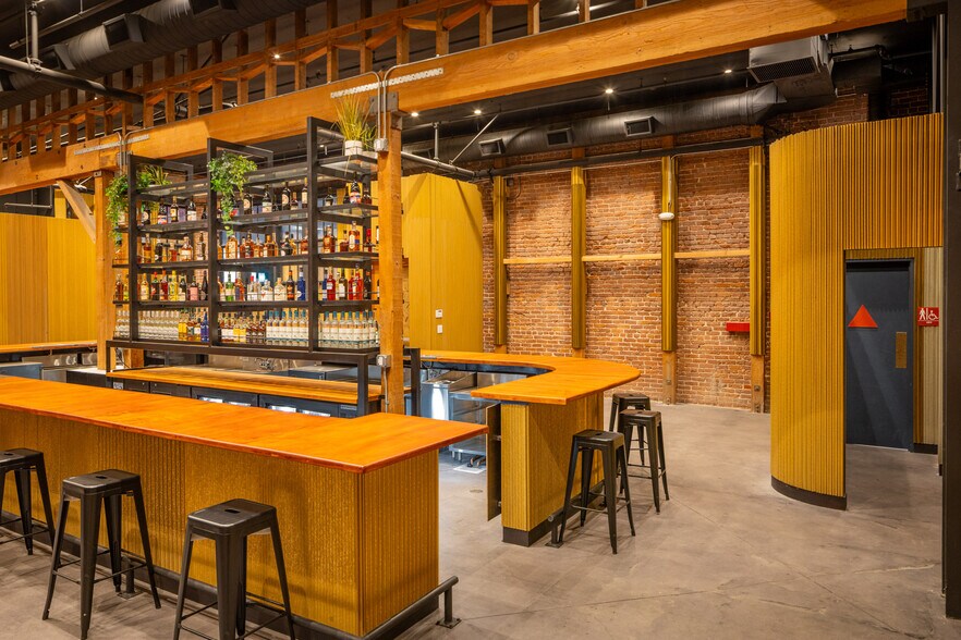 More Photos Of 1948 E 7th St, Los Angeles Bar For Lease