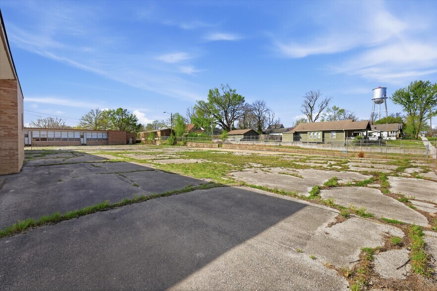 More Photos Of 1009 W Pacific, Osawatomie Schools For Sale