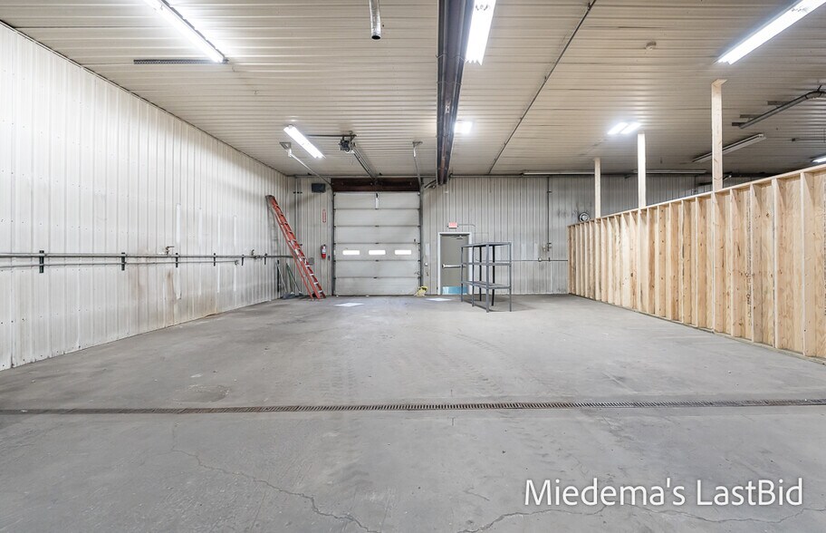 More Photos Of 409 Lentz Ct, Lansing Auto Repair For Sale