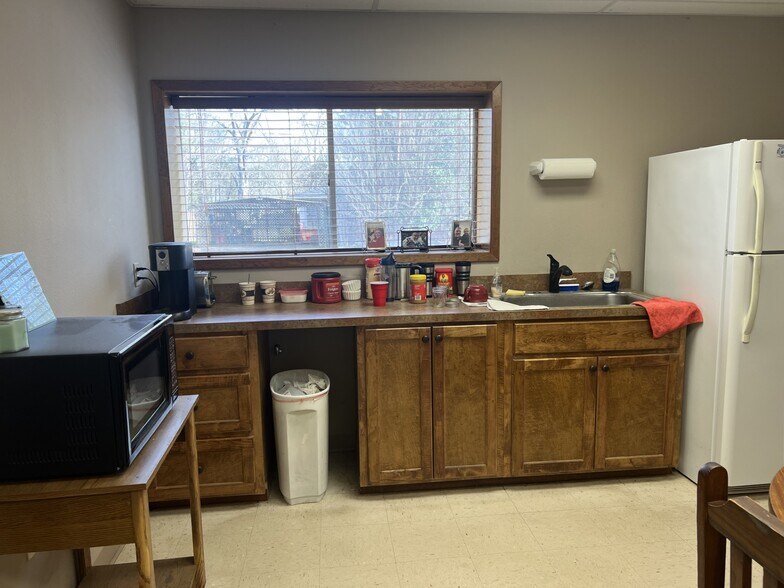 More Photos Of 307 E Main St, Hallsville Light Distribution For Lease