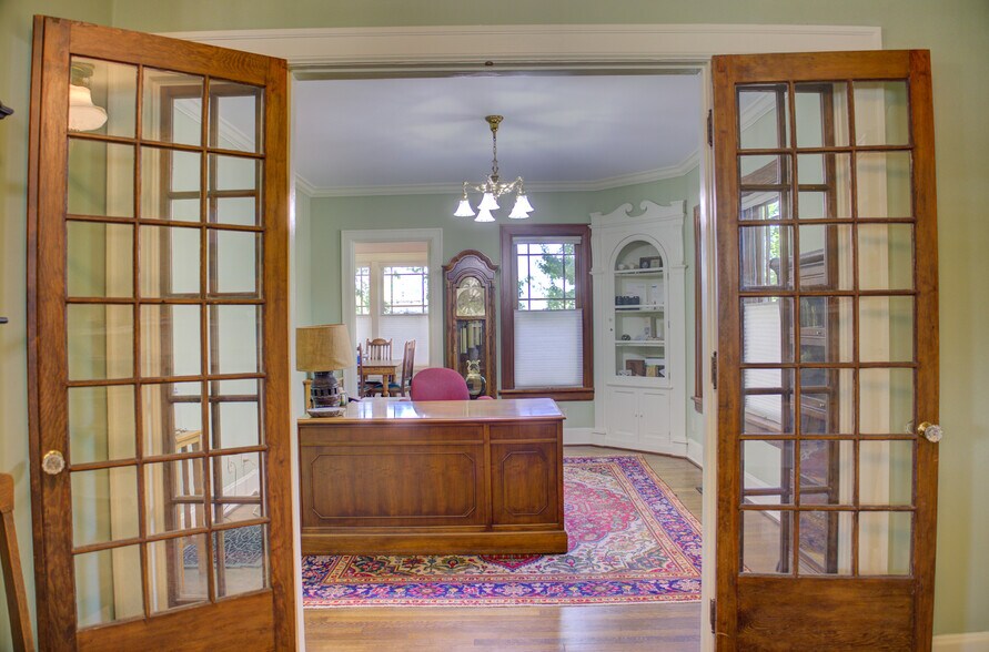 More Photos Of 1404 S Quaker Ave, Tulsa Office For Sale