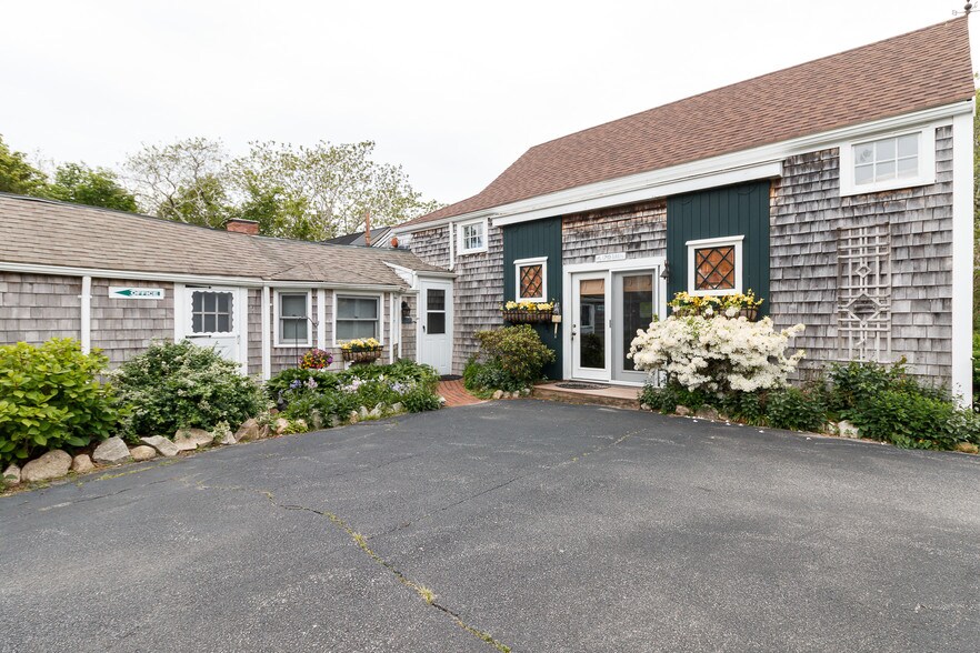 More Photos Of 2504 Main St, West Barnstable Hotel For Sale