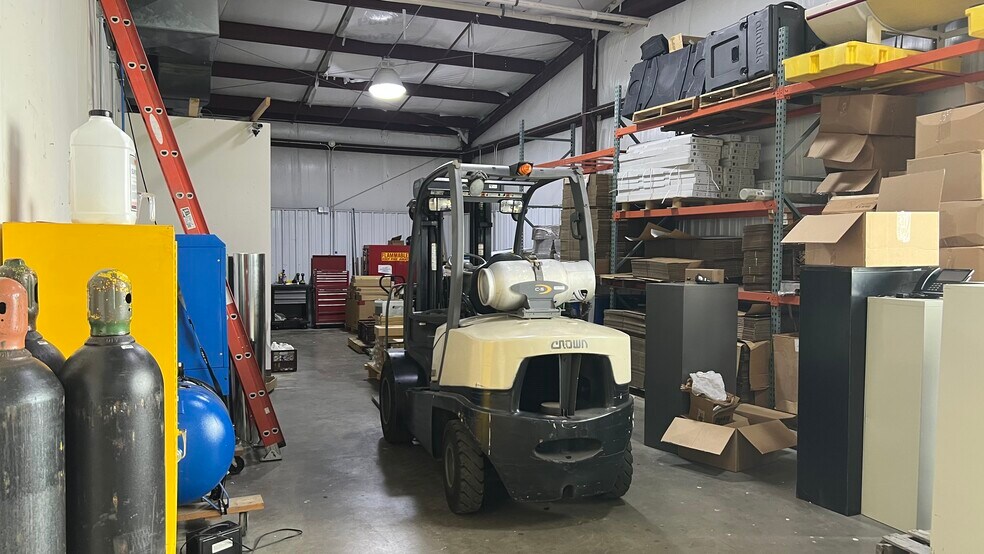 More Photos Of 2390 W Main St, Greenfield Showroom For Lease