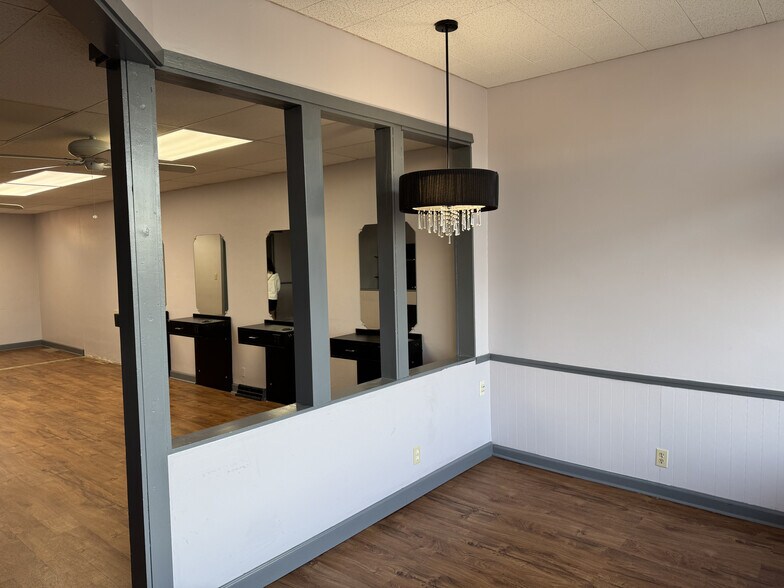 More Photos Of 1630 Schiller Ave, Cuyahoga Falls Office For Lease