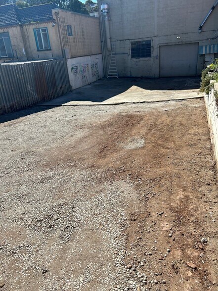 More Photos Of 951A Hudson Ave, San Francisco Warehouse For Lease