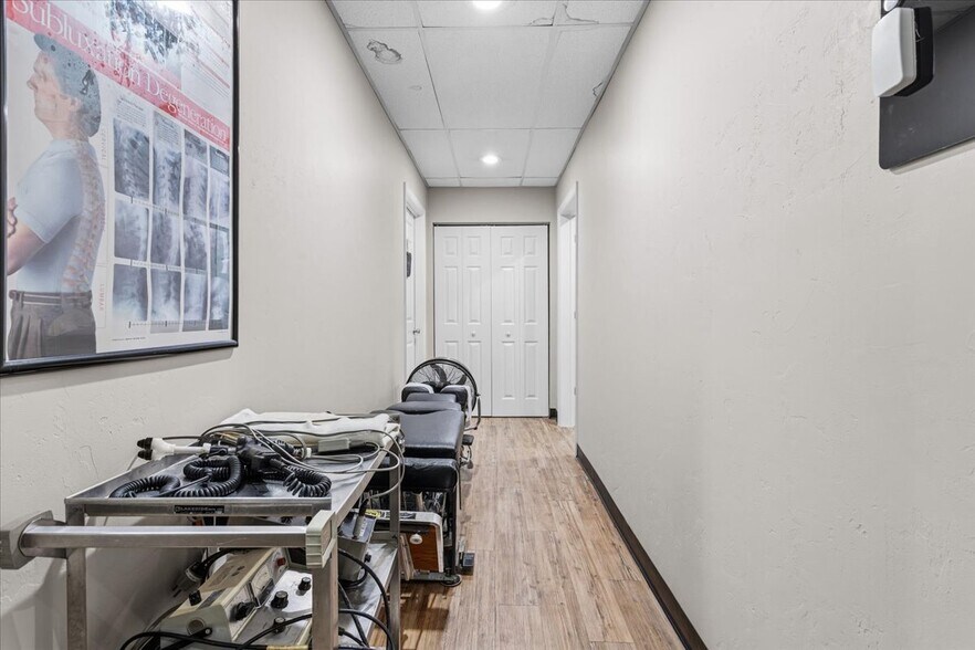 More Photos Of 15043 Main St, Alachua Showroom For Sale