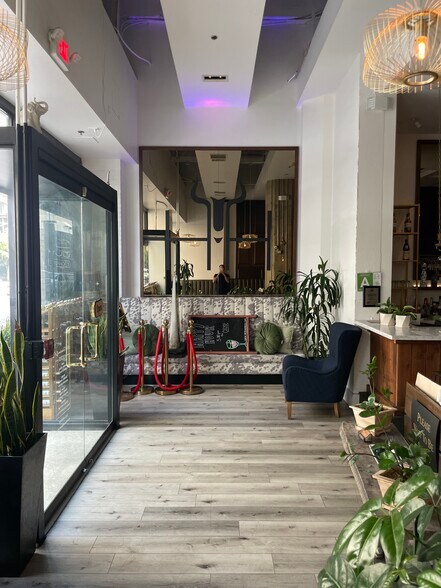More Photos Of 518 W 7th St, Los Angeles Storefront Retail Residential For Lease