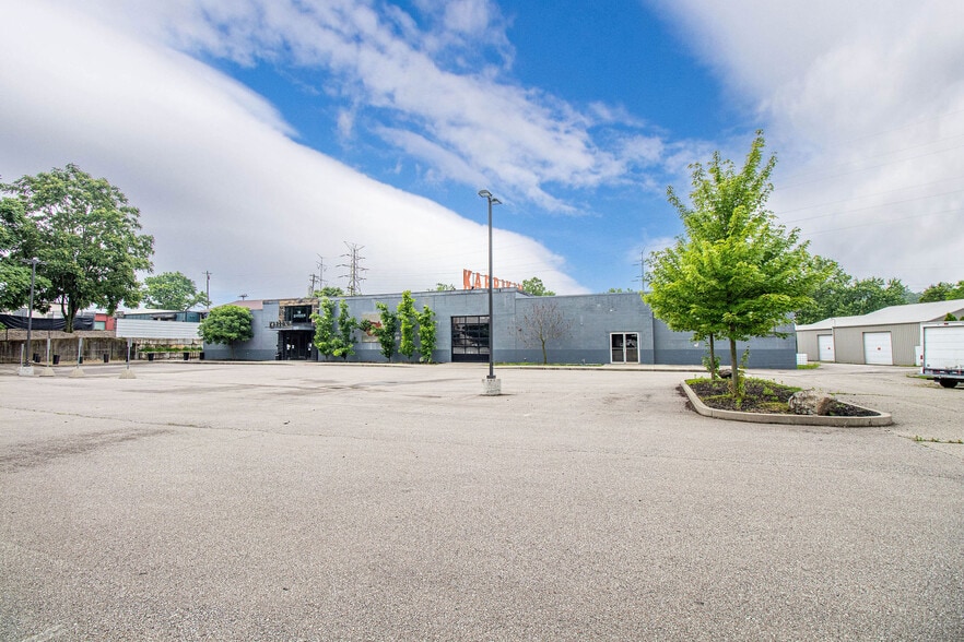 More Photos Of 3717 Jonlen Dr, Fairfax Flex For Lease