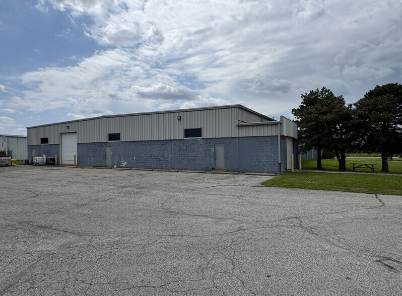 More Photos Of 3619 S Arlington Ave, Indianapolis Manufacturing For Lease
