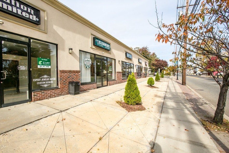 More Photos Of 10-16 River Rd, Fair Lawn Freestanding For Lease