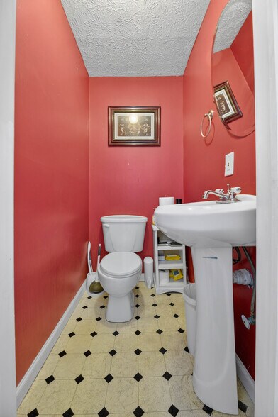 More Photos Of 104 McCullars Ln, Oxford General Retail For Sale