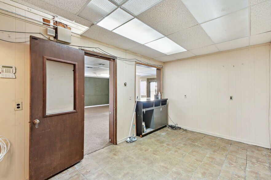 More Photos Of 1956 Kingsley Ave, Orange Park General Retail For Sale