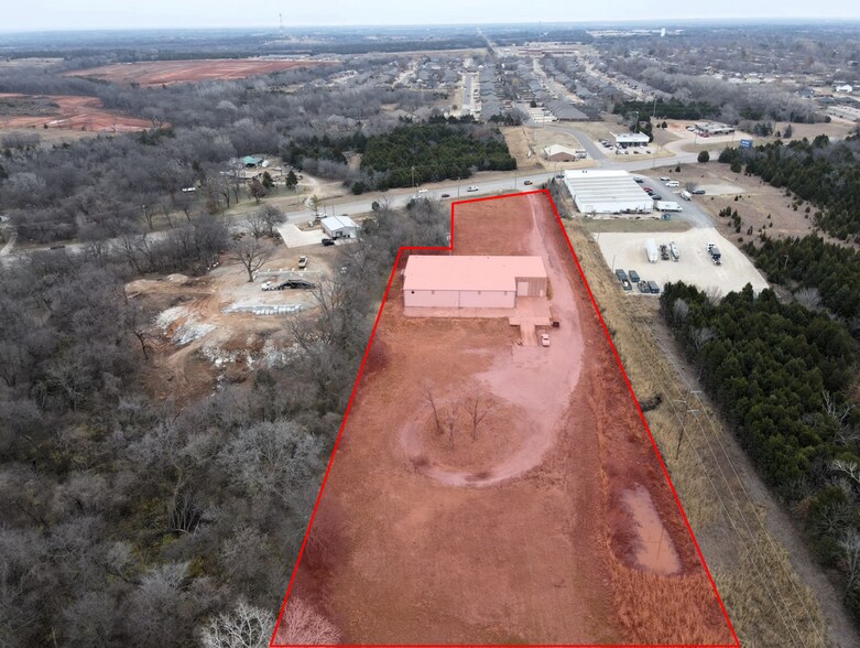 More Photos Of 1200 N Main St, Noble Warehouse For Lease