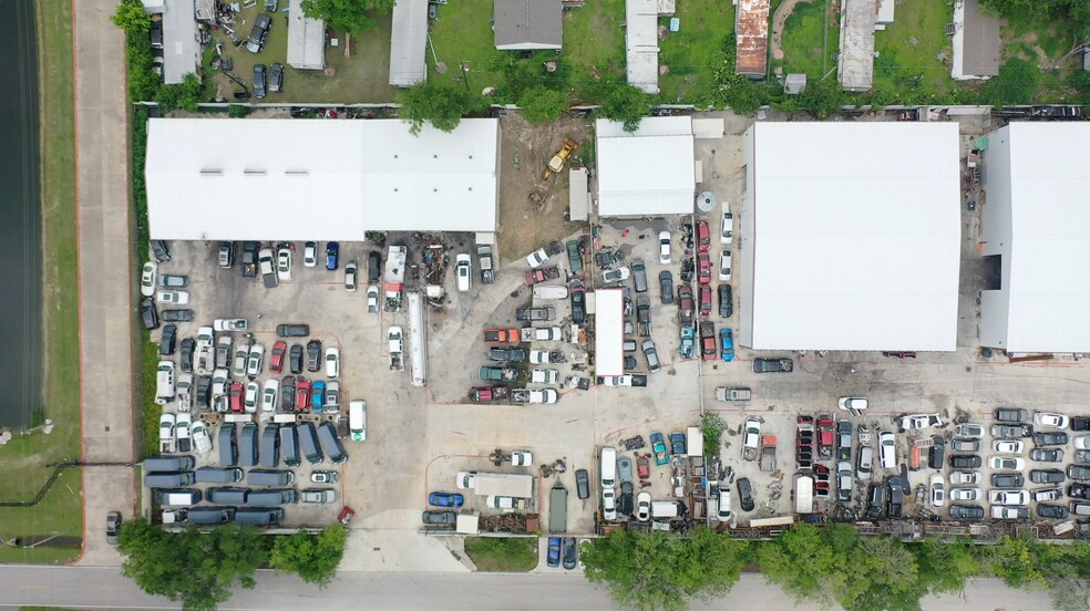 More Photos Of 12851 Reeveston Rd, Houston Industrial For Sale