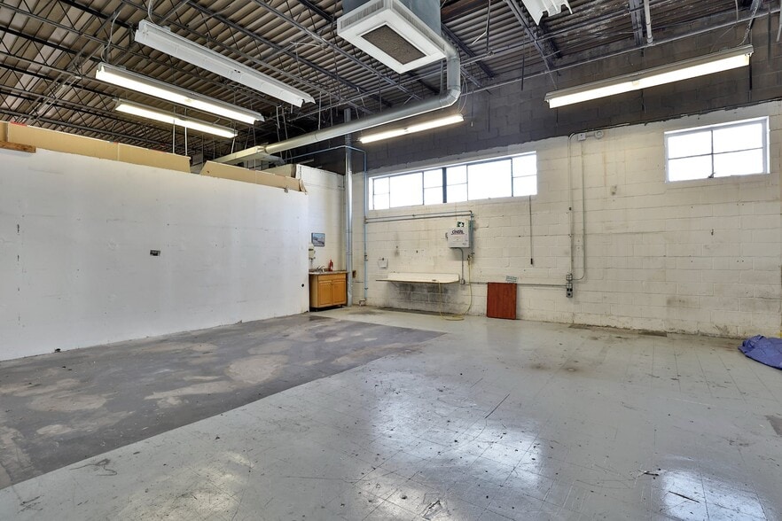 More Photos Of 16 Harrison Ave, Yonkers Warehouse For Lease