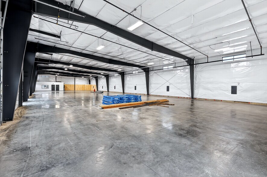 More Photos Of 4524 Barker Rd, Spokane Valley Showroom For Lease