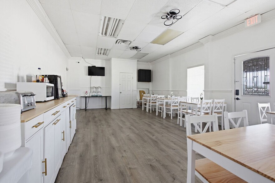 More Photos Of 1175 N Watson Rd, Arlington Hotel For Sale