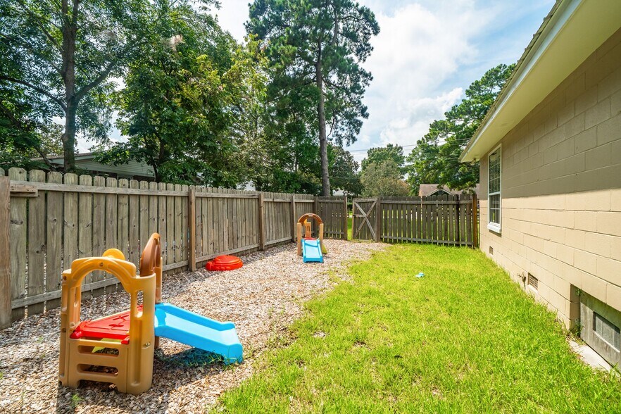 More Photos Of 1215 Hobart Ave, Charleston Office For Sale
