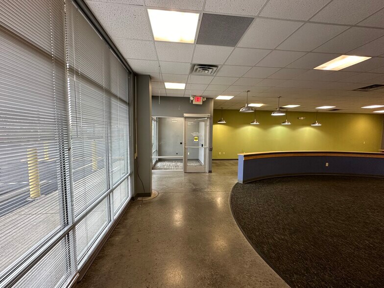 More Photos Of 1440 Madison Ave, Indianapolis Freestanding For Lease