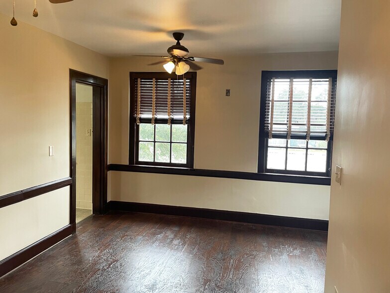 More Photos Of 137 Main St, Bay Saint Louis General Retail For Sale