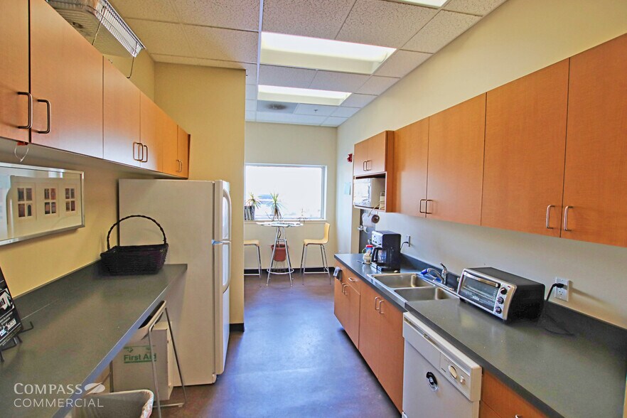 More Photos Of 1160 SW Simpson Ave, Bend Office For Lease