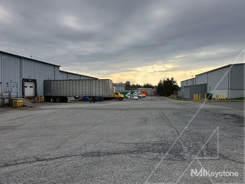 More Photos Of 1114-1124 Commons Blvd, Reading Flex For Sale