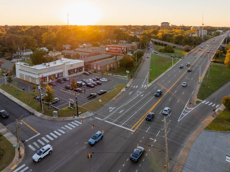 More Photos Of 2847 Poplar Ave, Memphis Storefront Retail Office For Lease
