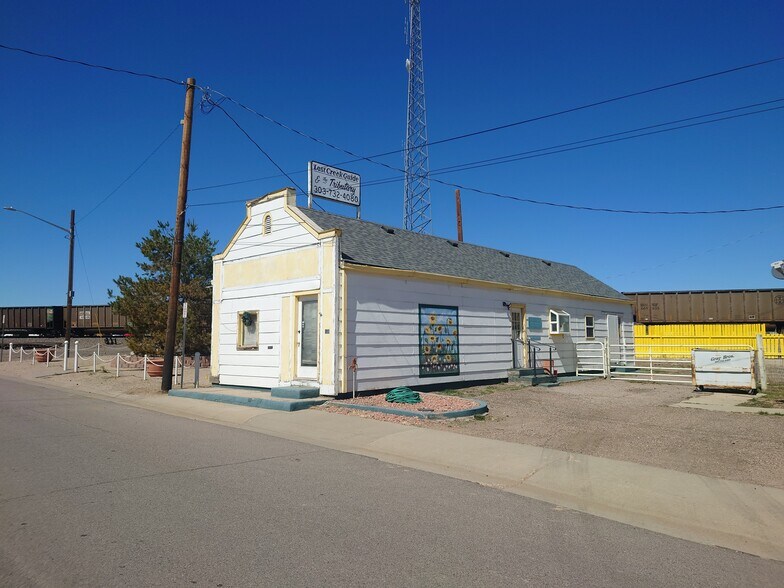 More Photos Of 105 E Woodward Ave, Keenesburg Light Distribution For Sale