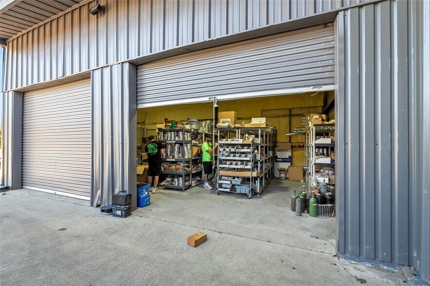 More Photos Of 600-608 FM 981, Blue Ridge Warehouse For Sale