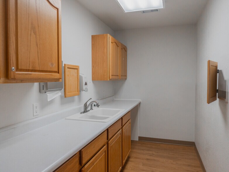 More Photos Of 1604 2nd Ave, Council Bluffs Office For Sale